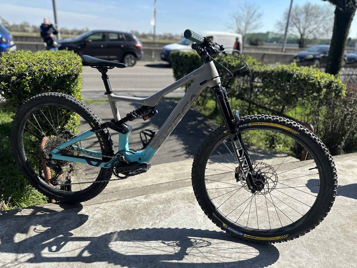 Tuning Orbea Rise - Fox DHX 2023 Rockshock Lirik Ultimate